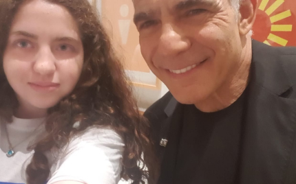 תמונה עם יאיר לפיד - Mobile